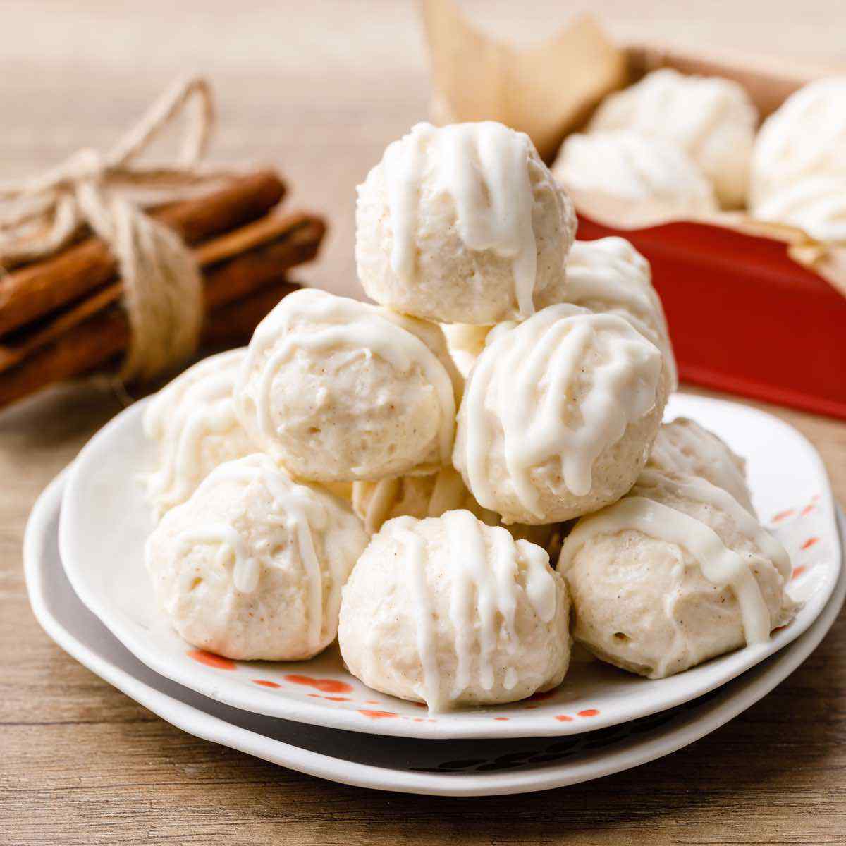 Cream Cheese Cinnamon Roll Fat Bombs