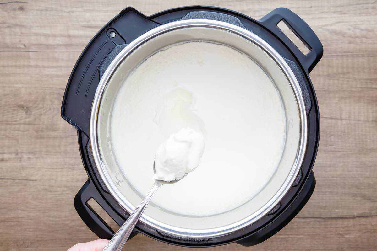 Easy Homemade Yogurt in the Instant Pot :: GAPS Intro, keto