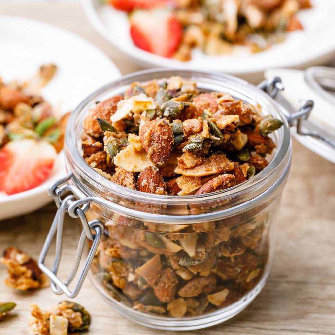 Extra Crispy Low Carb Keto Granola (With Clusters)