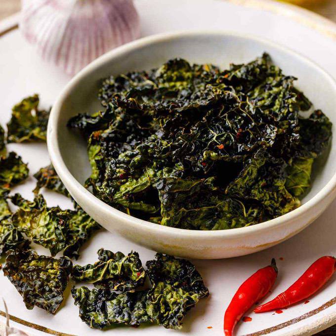 Garlic and Chili Baked Kale Chips