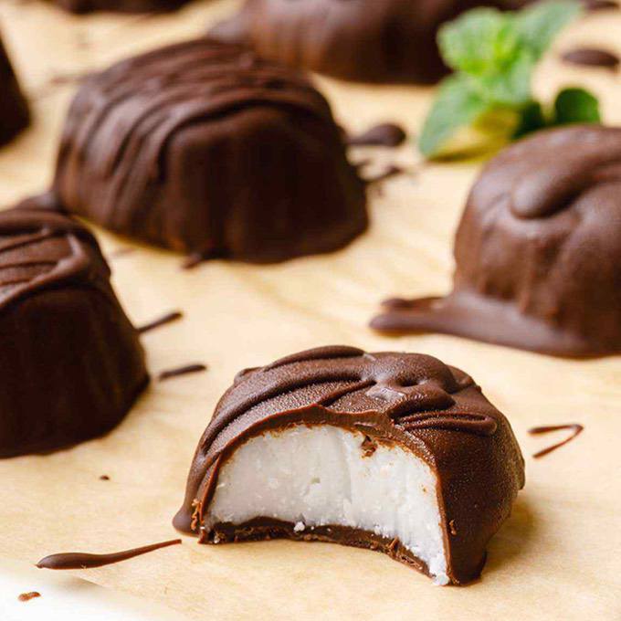 Keto Peppermint Patty Fat Bombs